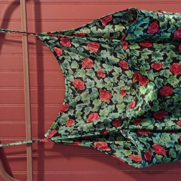 Vanity Fair Slip - Picture 7 of 8